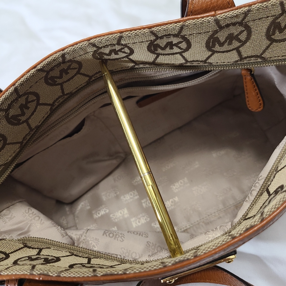 Michael Kors Canvas Monogram with‎ Leather Trim Tote - Picture 5 of 10